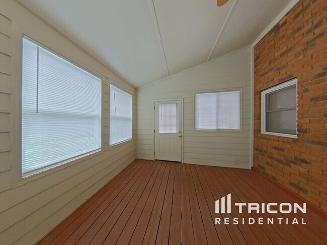Building Photo - 1041 Henry Terrace