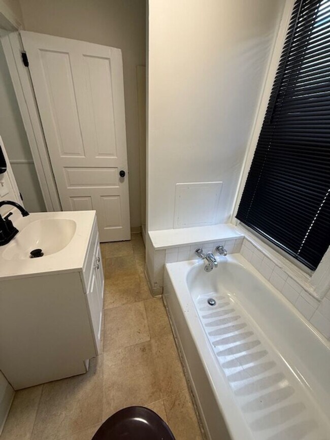 Building Photo - Germantown Home Available Now