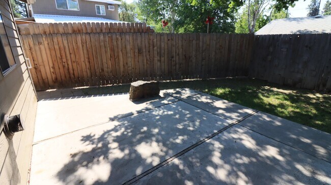 Building Photo - One bedroom house midtown Bend