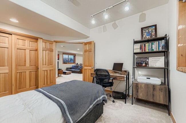 Building Photo - 932 Poplar Pl