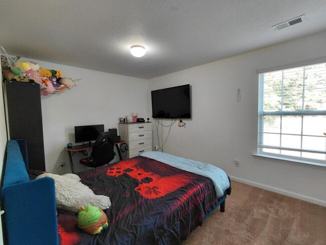 Building Photo - 836 Chariot Way