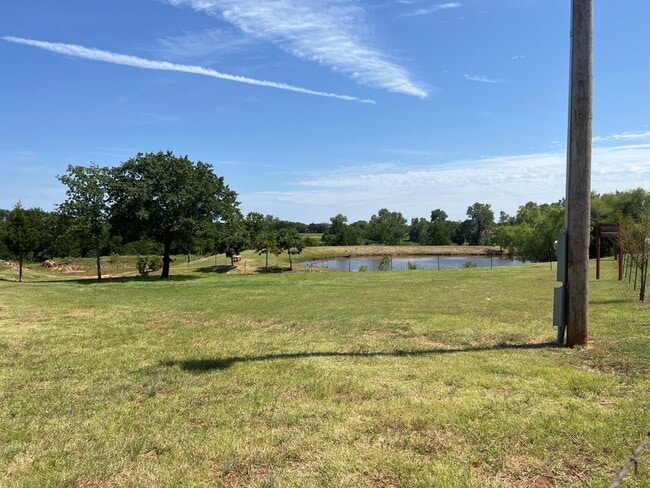 Building Photo - Home Sweet Home