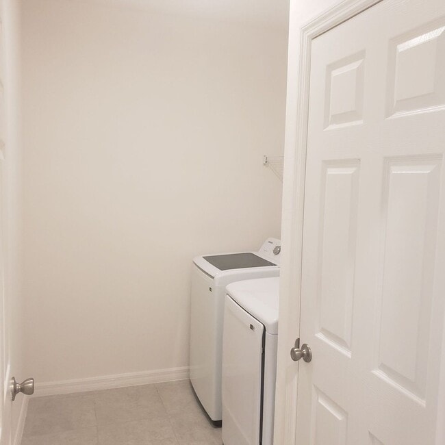 Building Photo - Like new spacious Townhome in Wesley Chapel! 3bedrooms/2.5 bathrooms/2 car garage