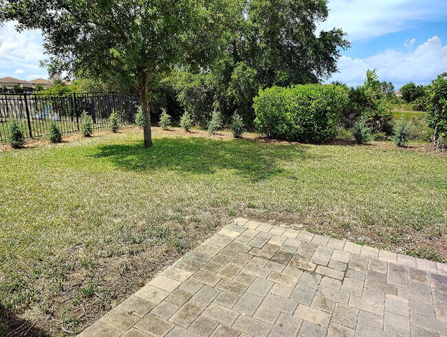 Building Photo - "Resort-Style Living in Davenport: Spacious 4-Bedroom Home with Solar Panels, Internet Included &...
