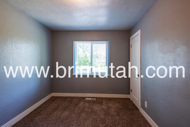 Building Photo - 653 N 1300 W