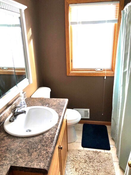 Building Photo - 6725 Eliot View Rd