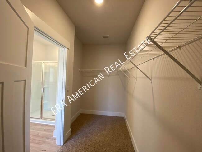 Building Photo - 3398 Southwind Dr