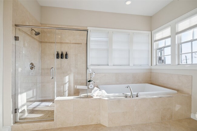 Building Photo - 9455 Fannin St