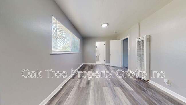 Building Photo - 824 15th St