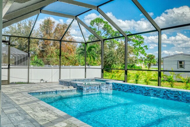 Building Photo - 2215 Amnesty Dr