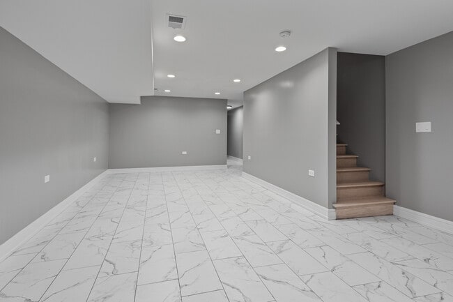 Building Photo - 2816 W Warren Blvd