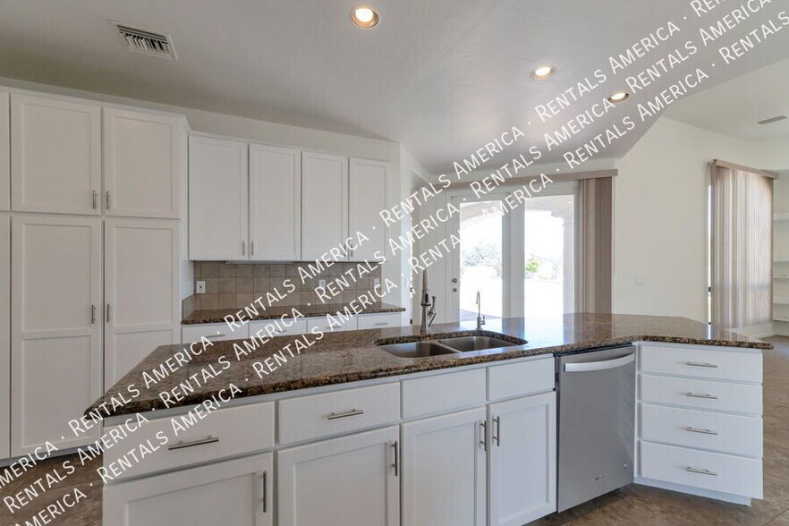 Building Photo - 6445 N Silver Smith Pl