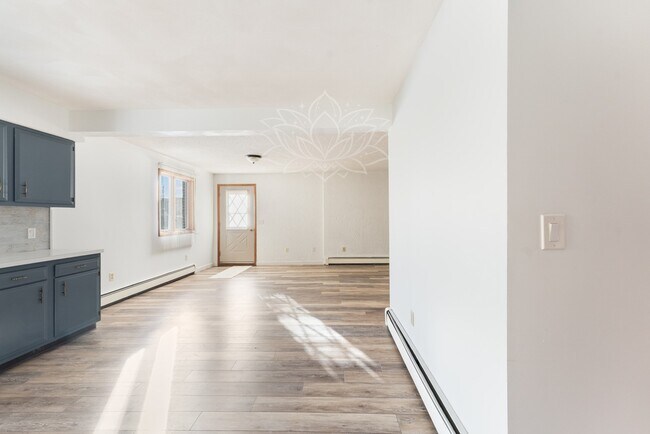 Building Photo - 621 N Rogers Ave