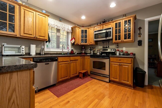 Building Photo - 24 Birchwood Rd