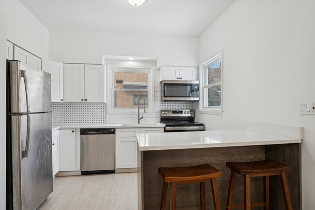 Building Photo - 2639 Prairie Ave