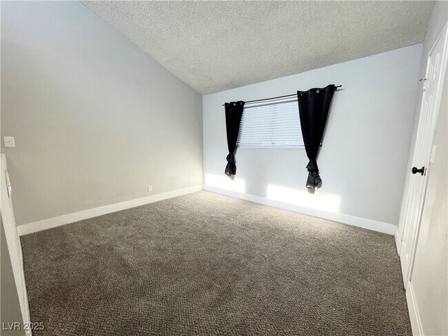 Building Photo - 5187 Garden Ln