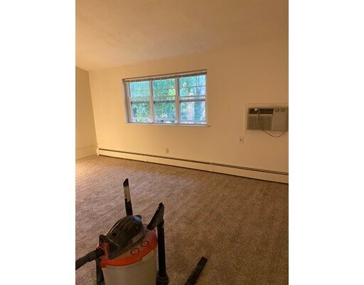 Building Photo - 617 Broad St