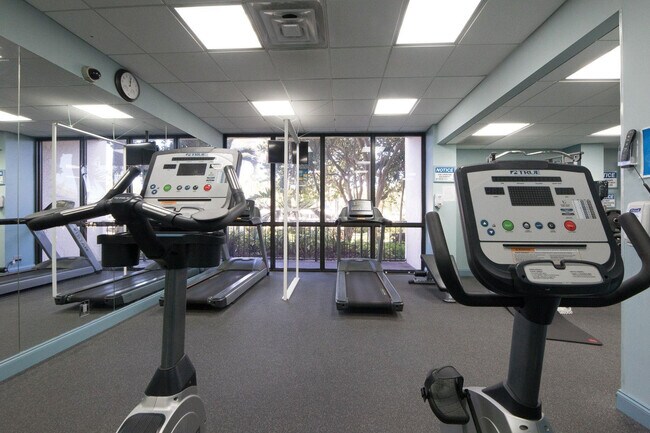 Building Photo - 4900 N Ocean Blvd