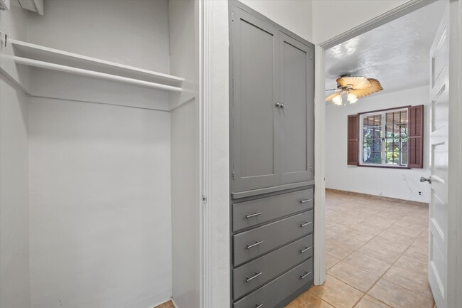 Building Photo - 2348 E Drachman St