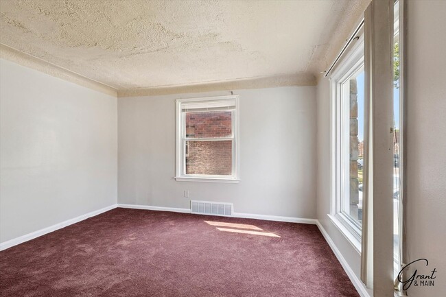 Building Photo - $1350 3 bedroom bungalow