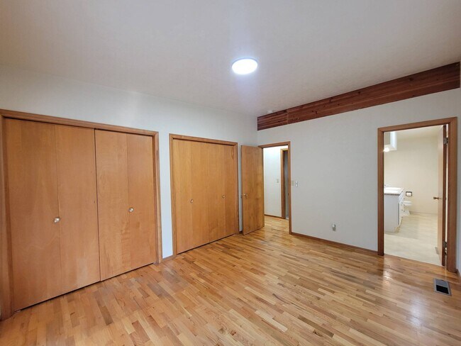 Building Photo - 305 N Quincy Pl