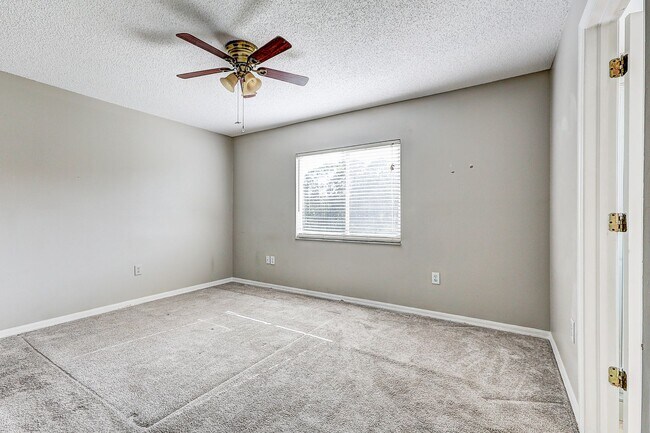 Building Photo - Prime Northwood Home on a Conservation Lot...