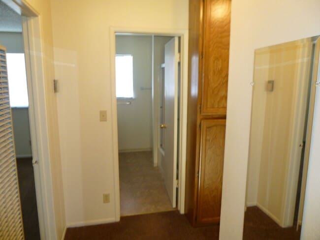 Building Photo - uni600