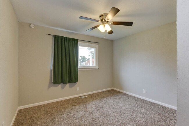 Building Photo - 1011 Robinson Rd