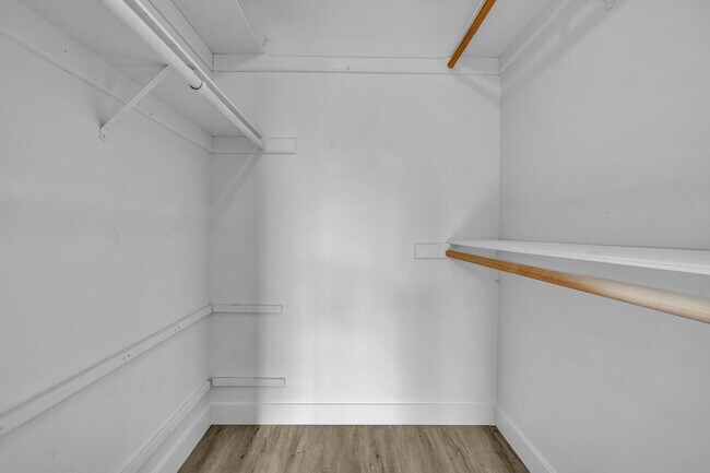 Building Photo - ASU 5 BEDROOM/ 2 BATH WITH POOL!!