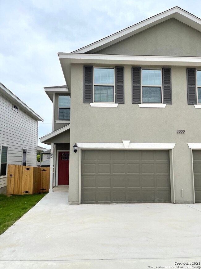 Building Photo - 2222 Sandlewood Cv