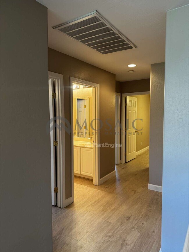 Building Photo - 3356 E Mayberry Ave