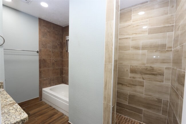 Building Photo - 16307 Hidden Gate Ct