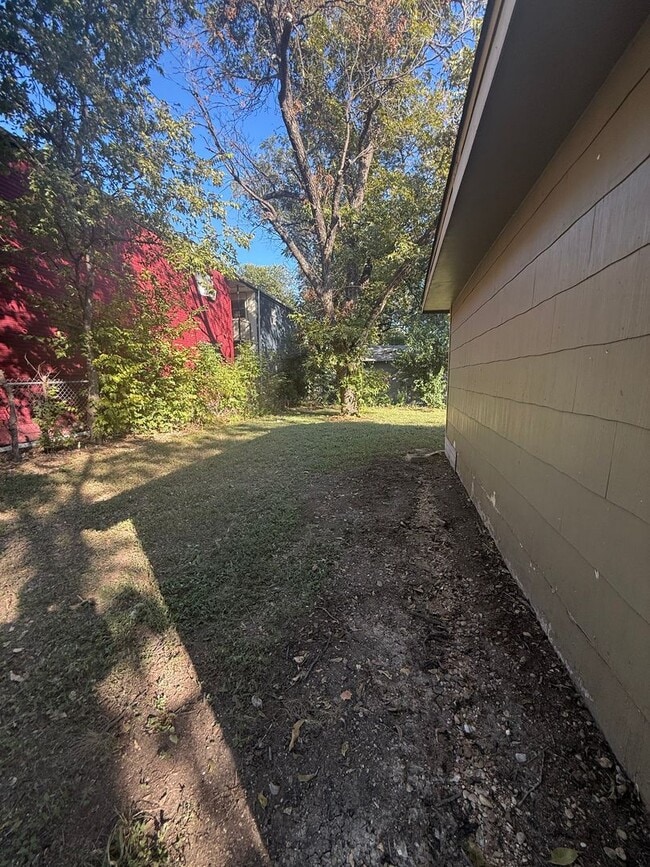 Building Photo - Cozy 3 Bedroom Family Home