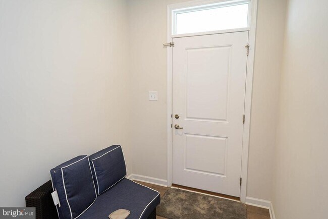 Building Photo - 9305 Mulligan Way
