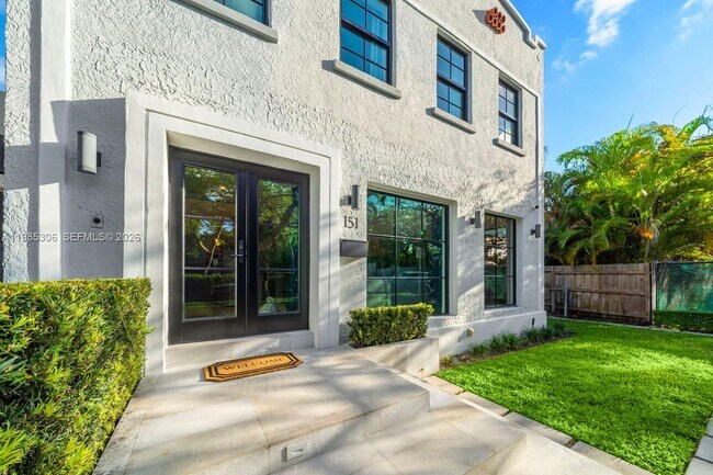 Building Photo - 151 NE 43rd St