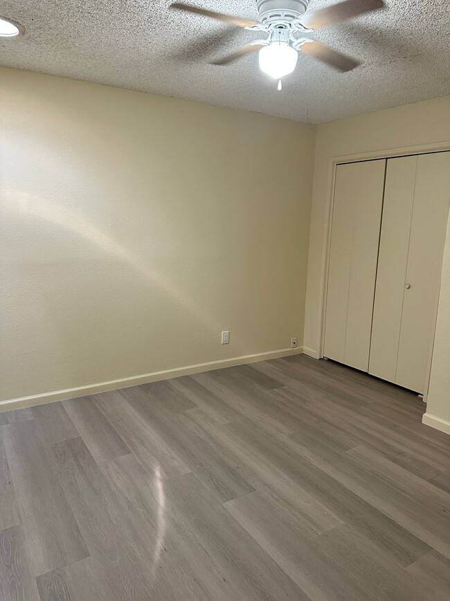 Building Photo - 4 bedroom Rental
