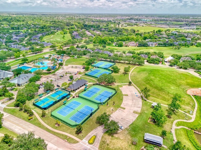 Building Photo - 1610 Rosedale Dr