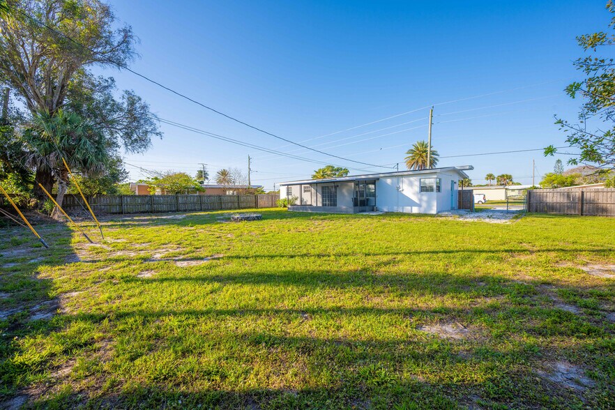 Building Photo - 1011 Bianca Dr NE