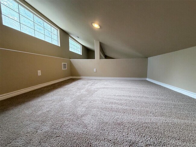 Building Photo - 236 Piney Ridge Dr