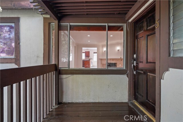 Building Photo - 15457 Moorpark St