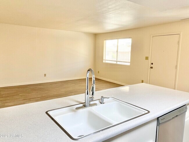 Building Photo - 8529 E Portland St