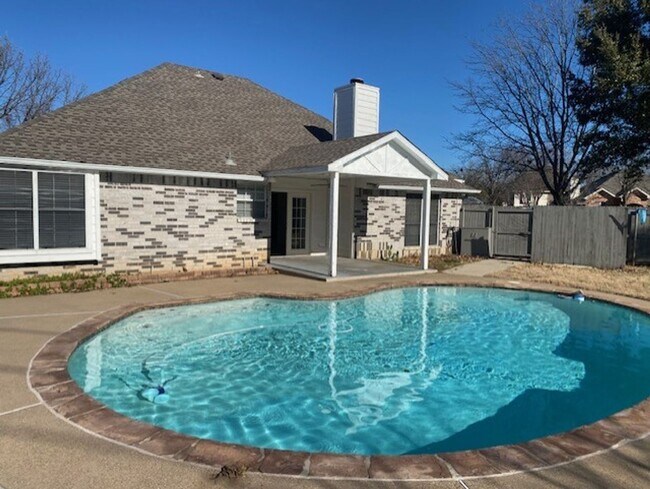 Building Photo - PRIVATE POOL PERFECT FOR A TEXAS SUMMER!