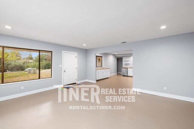 Building Photo - Carmichael Gem - Walking Distance to Ancil...