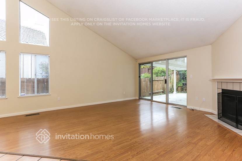 Building Photo - 1080 Mission Cir