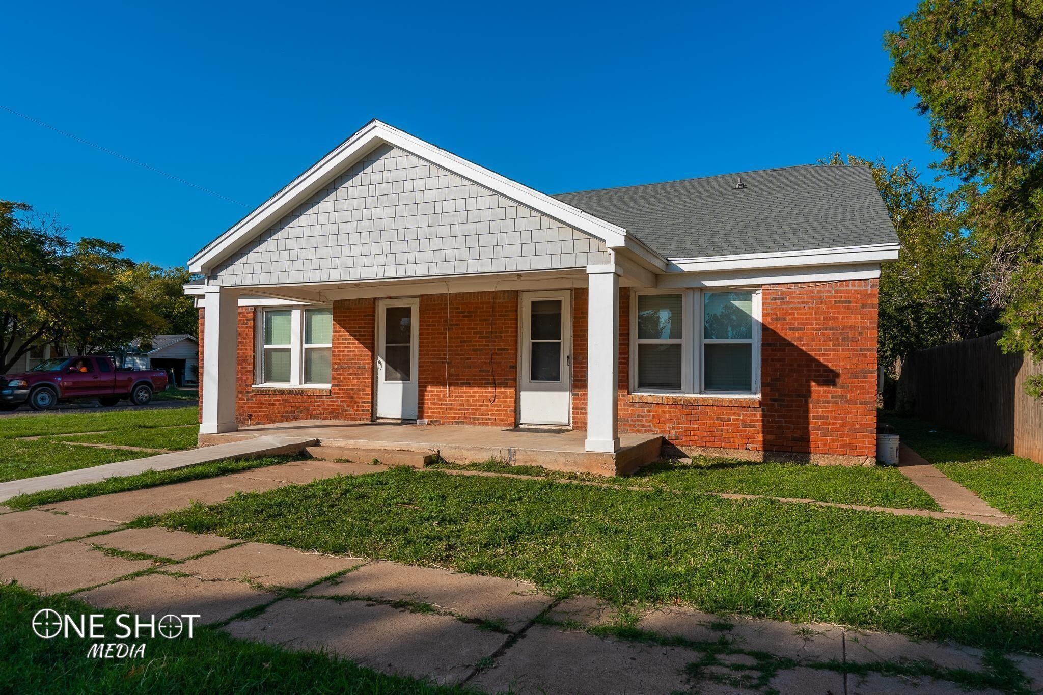 Building Photo - 2742 Russell Ave