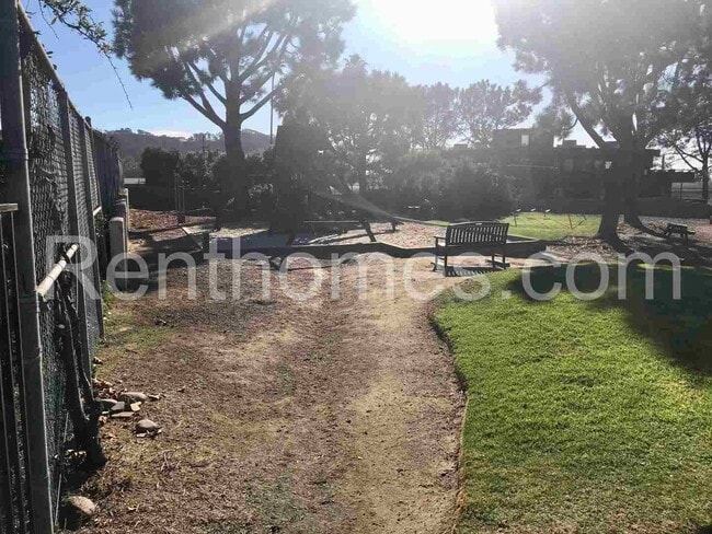 Building Photo - 13075 Caminito del Rocio