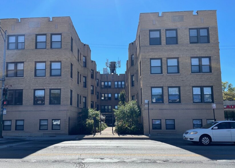 Exterior - 2807 W Lawrence Ave