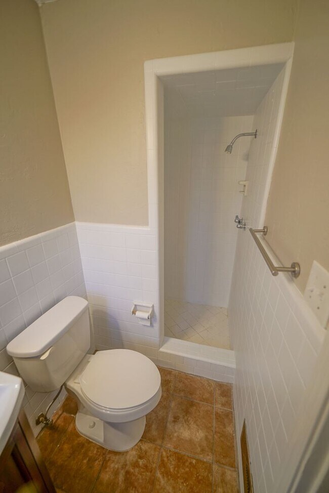 Building Photo - 1804 Skyland Dr