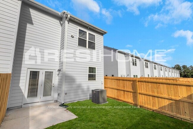 Building Photo - 66 Southport Cir
