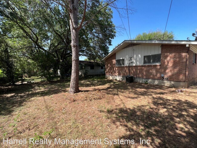 Building Photo - 3 br, 1.5 bath House - 1937 Hilltop Dr.
